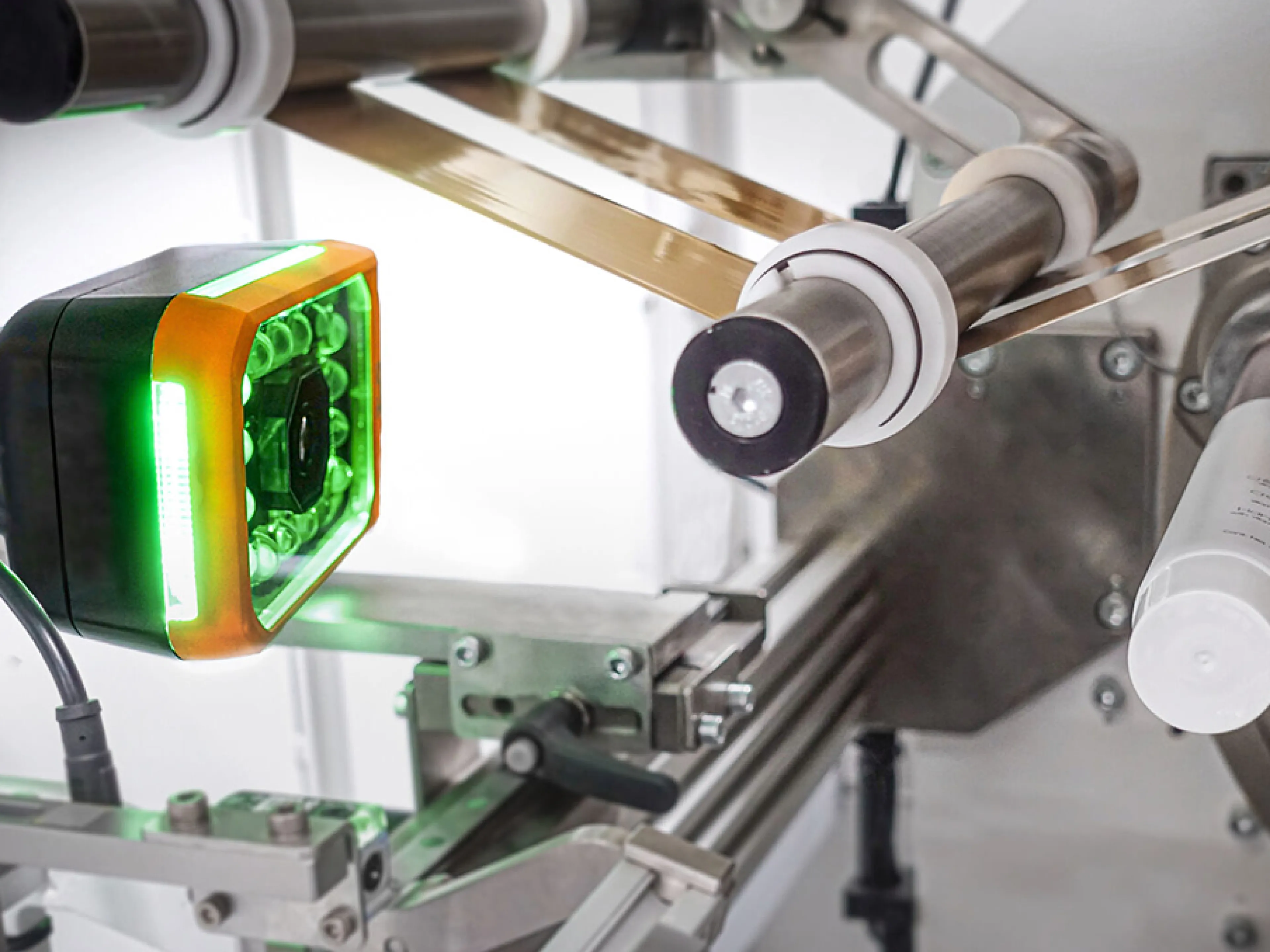 Die Smart Camera bringt KI direkt in den Maschinensteuerungskreislauf ein und ermöglicht so Echtzeit-Vision, dynamische Modellwechsel und eine bis zu 15-fach höhere Edge-Verarbeitungseffizienz, Bild: B&R Die Smart Camera von B&R bringt KI direkt in den Maschinensteuerungskreislauf ein und ermöglicht so Echtzeit-Vision, dynamische Modellwechsel und eine bis zu 15-fach höhere Edge-Verarbeitungseffizienz