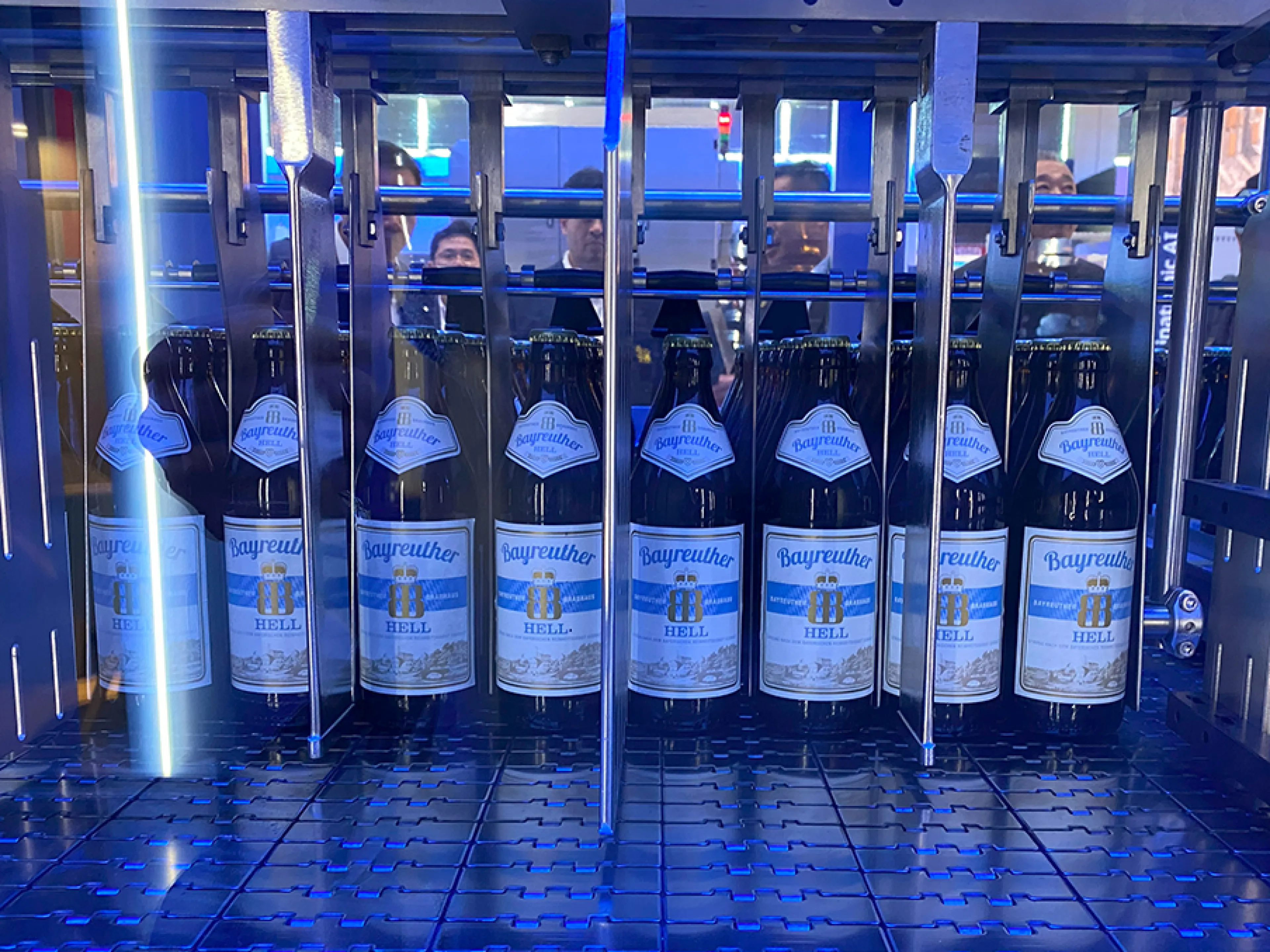 Die Drinktec begrüßte 2025 mehr als 58.000 Besucher, die sich mit 1.117 Ausstellern über Lösungen für Automatisierung und Digitalisierung, mehr Nachhaltigkeit und Energieeffizienz sowie neue Inhaltsstoffe austauschten, Bilder: LMV-online.de / Susanne Woggon Die Drinktec begrüßte 2025 mehr als 58.000 Besucher, die sich mit 1.117 Ausstellern über Lösungen für Automatisierung und Digitalisierung, mehr Nachhaltigkeit und Energieeffizienz sowie neue Inhaltsstoffe austauschten