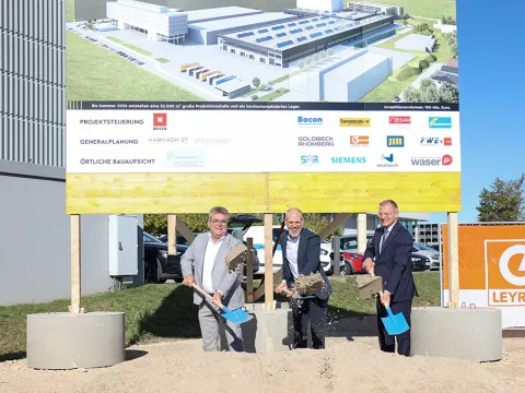 Paul Mahr, Henry Puhl und Thomas Stelzer beim Spatenstich des neuen Hauptsitzes von TGW Logistics 