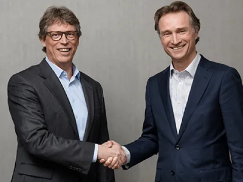 Matthias Rebellius, CEO von Siemens Smart Infrastructure und Dolf van den Brink, CEO von Heineken