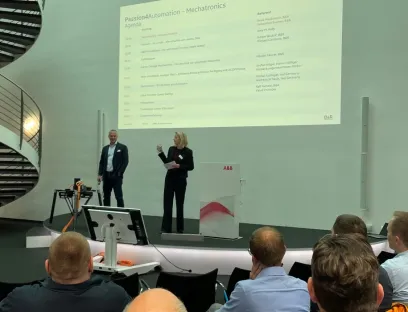 Volles Haus beim „Passion4Automation Day“ in Friedberg: Rosa Meckseper, Geschäftsführerin B&R Germany, und Sebastian Sachse, Regional Managing Director Central Europe bei B&R eröffnen die Tagesveranstaltung, Bilder: EAD-portal.de / Ronny Schumann Volles Haus beim B&R „Passion4Automation Day“
