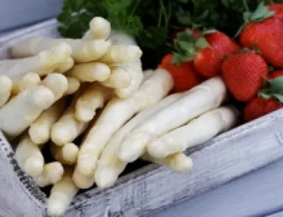 Spargel und Erdbeeren