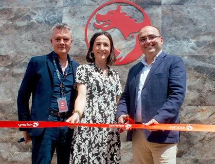 Eröffnung des modernisierten Symrise-Standorts in Pasaje (Ecuador) – v.l.n.r.: Fabrice Bohin, Leiter F&B Naturals, Aurélie Pellé, Produktleitern F&B Naturals & Felipe Cuevas, Leiter F&B Naturals LATAM, Bild: Symrise Eröffnung des modernisierten Symrise-Standorts in Pasaje (Ecuador) – v.l.n.r.: Fabrice Bohin, Leiter F&B Naturals, Aurélie Pellé, Produktleitern F&B Naturals & Felipe Cuevas, Leiter F&B Naturals LATAM, alle Symrise